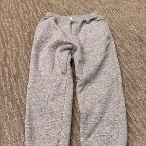 Uniqlo kid size 5/6 fleece lined jogger gray